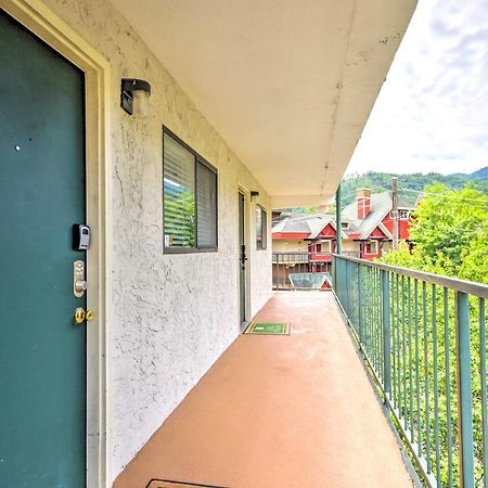 Condo With Balcony, Walk To Dtwn Gatlinburg Fun Exterior photo